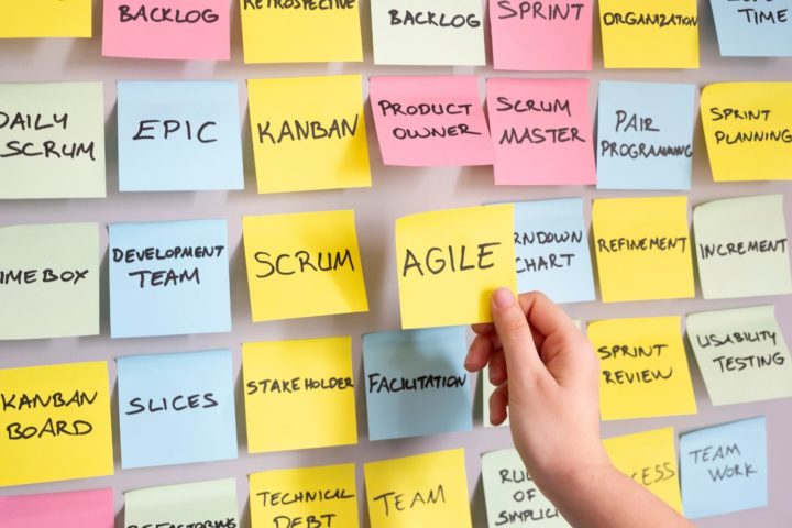 Le modèle Agile/Scrum permet de diviser les projets en divers modules, afin de les tester et de les réaliser par étape.