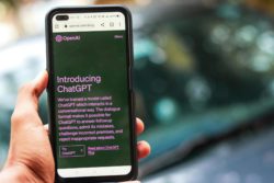 IA et qualité logicielle : prompt, assistant spécialisé ou fine-tuning ?